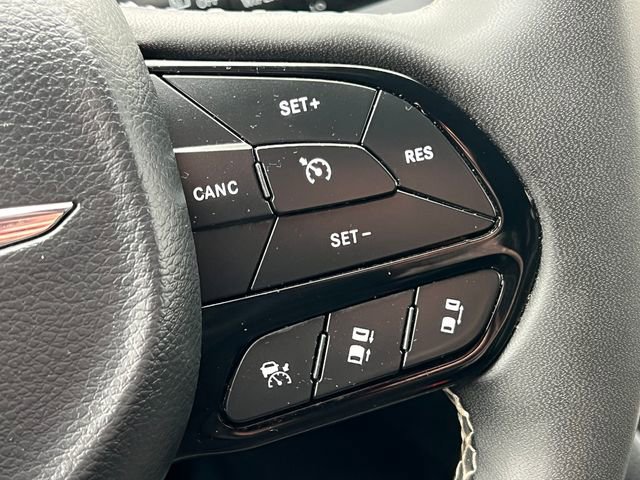 Used 2024 Chrysler Pacifica Limited FWD image 24