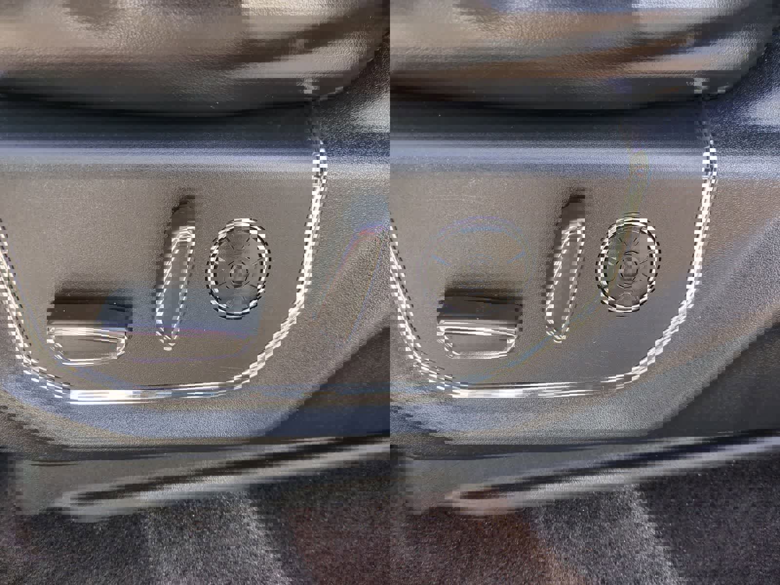 Used 2015 Ford F150 Platinum w/ Equipment Group 701A Luxury image 17