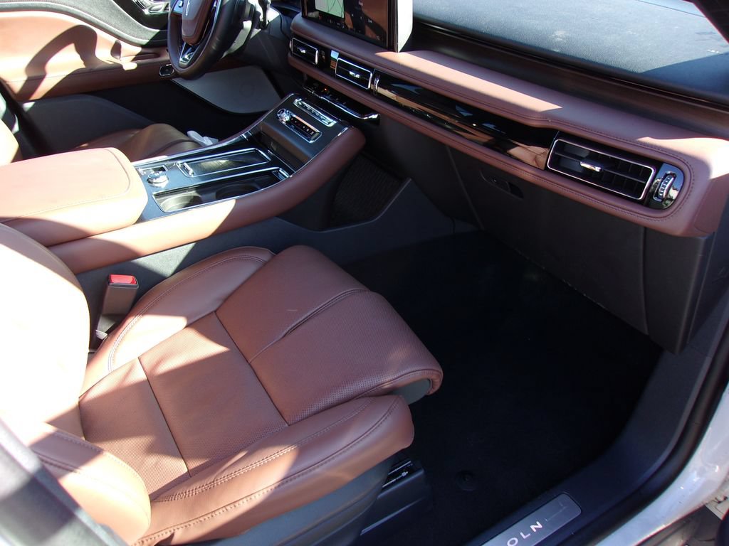 Used 2025 Lincoln Aviator Reserve w/ Equipment Group 201A AWD/4WD image 17