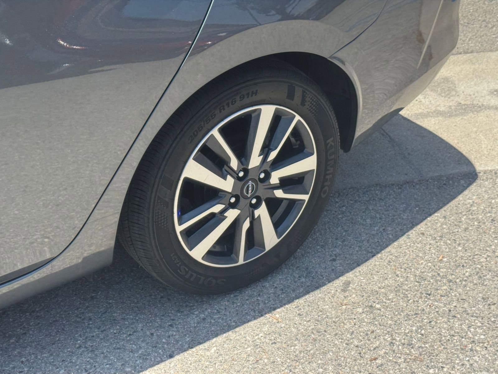 Used 2025 Nissan Versa SV FWD image 29