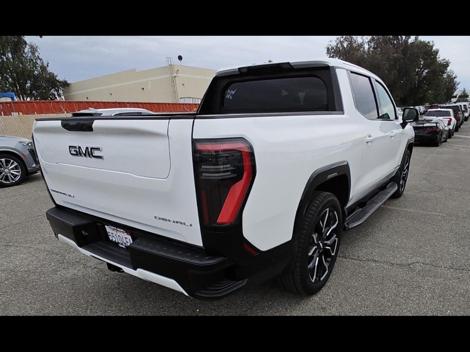 Used 2025 GMC Sierra EV Denali AWD/4WD image 21