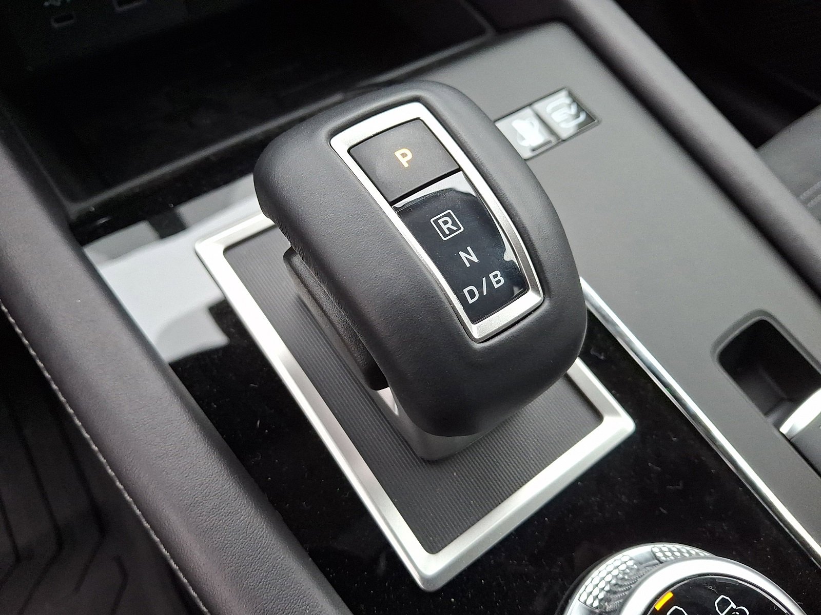 New 2025 Mitsubishi Outlander SE image 14