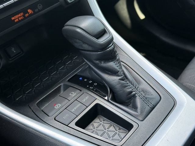 Used 2020 Toyota RAV4 XLE w/ Carpet Mat Package FWD image 22