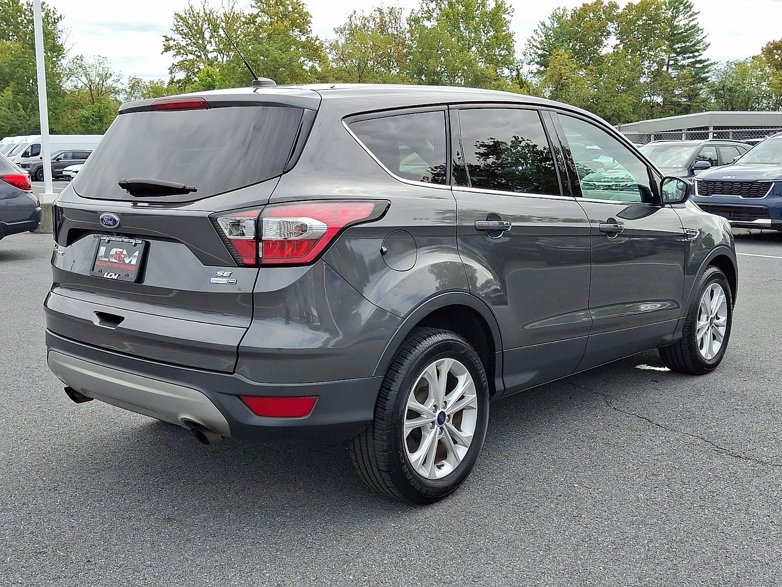 Used 2017 Ford Escape SE w/ SE Cold Weather Package AWD/4WD image 5