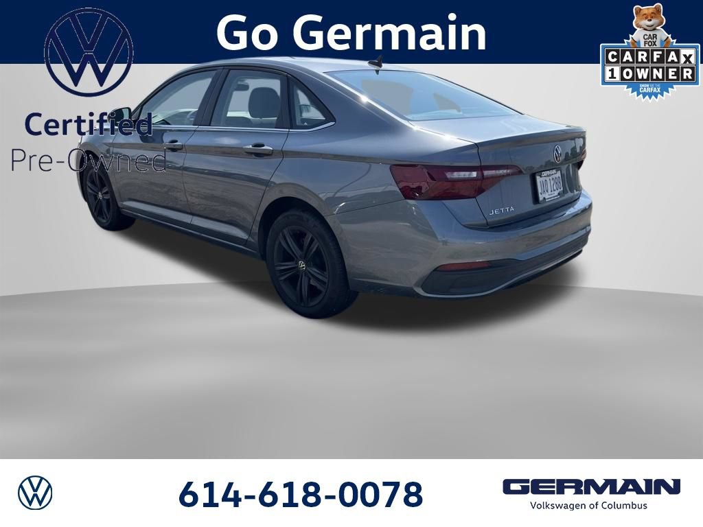 Used 2023 Volkswagen Jetta SE w/ Panoramic Sunroof Package FWD image 4