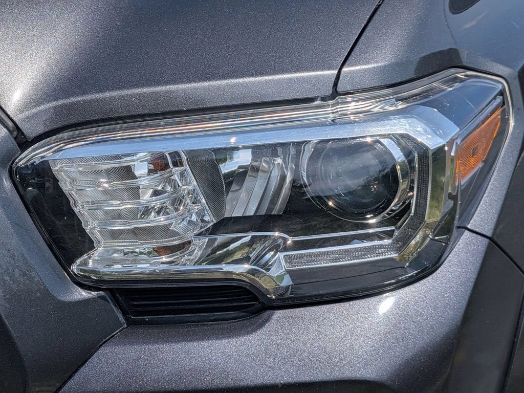 Used 2019 Toyota Tacoma TRD Sport AWD/4WD image 9