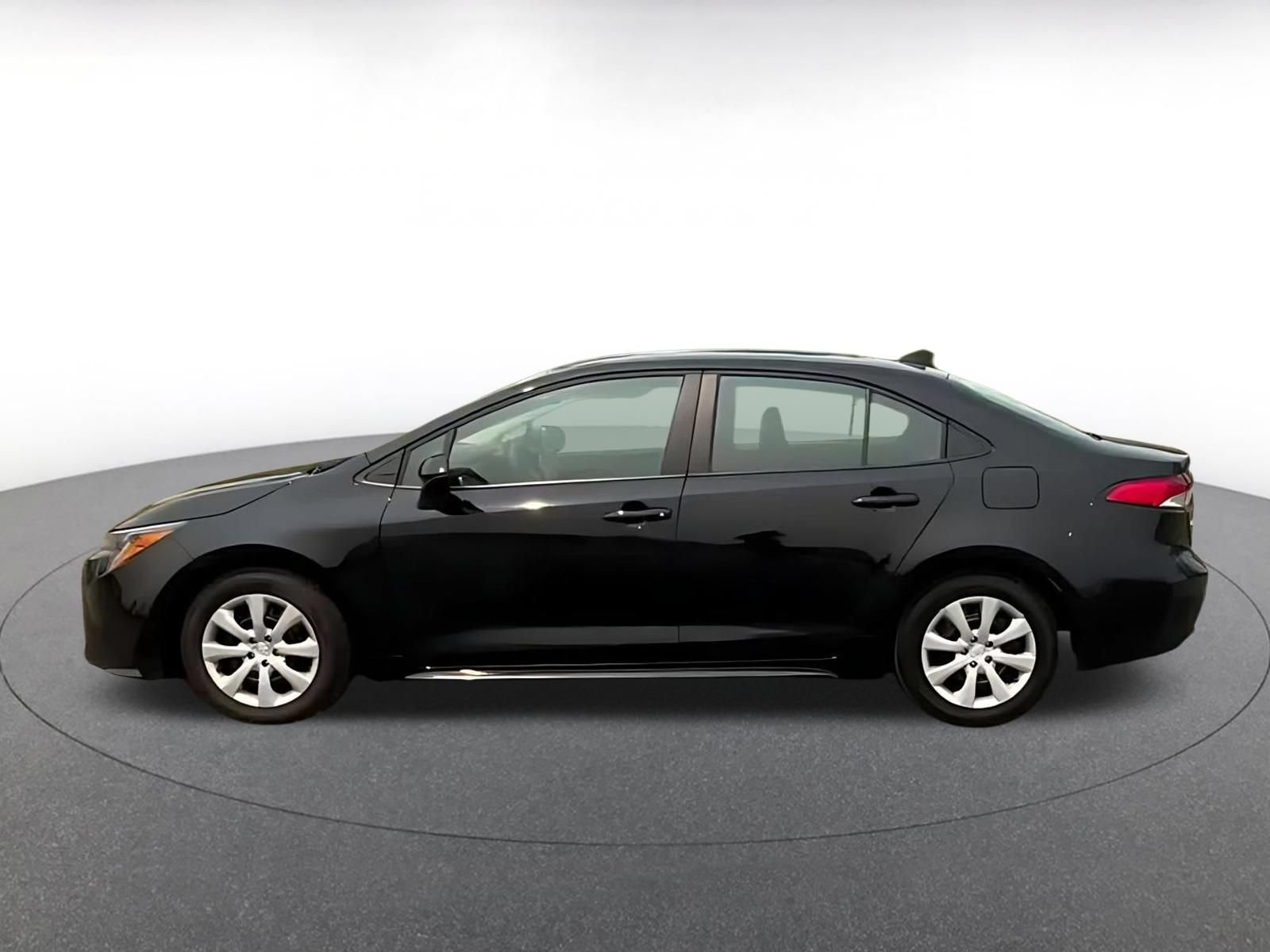 Used 2025 Toyota Corolla LE FWD image 10