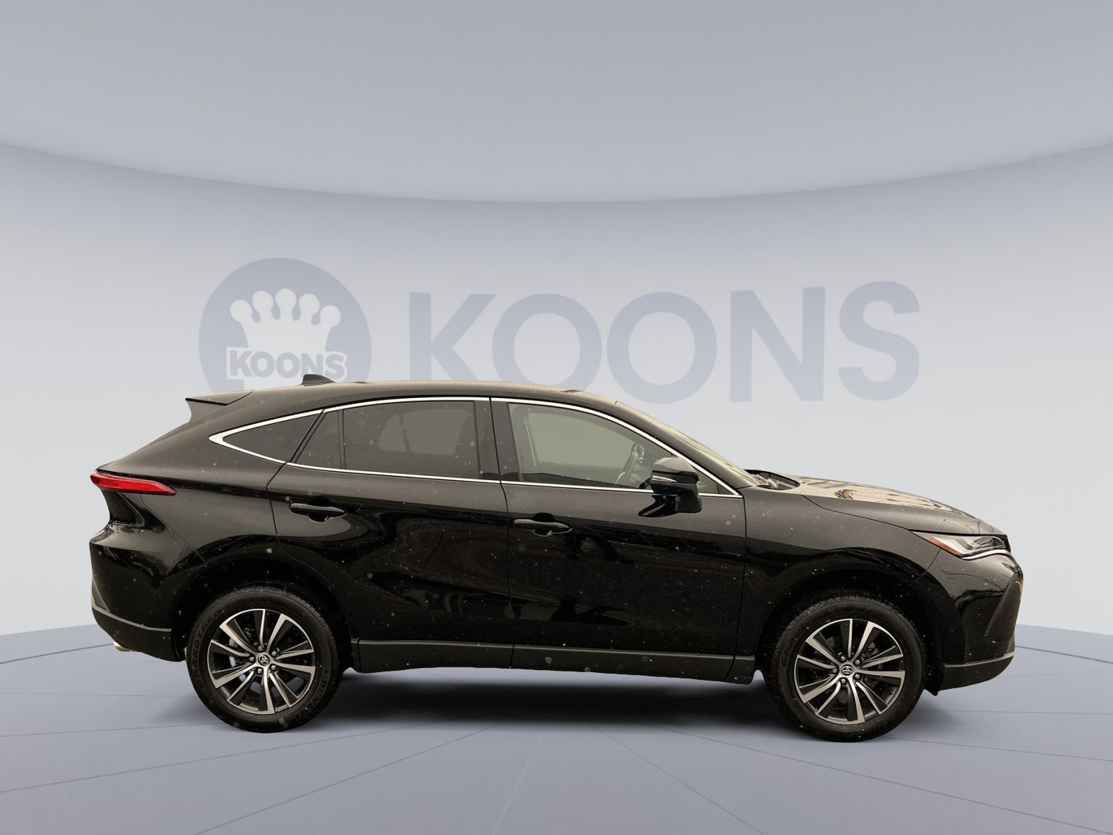 Used 2023 Toyota Venza LE image 8