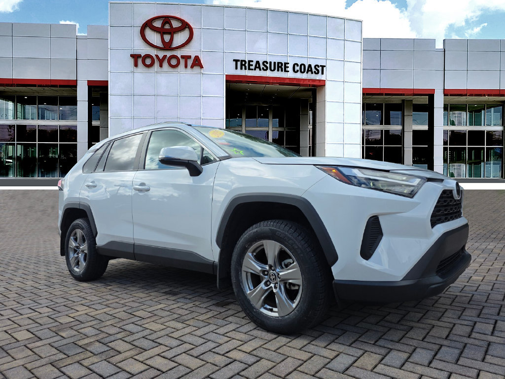 Used 2025 Toyota RAV4 XLE AWD/4WD image 1