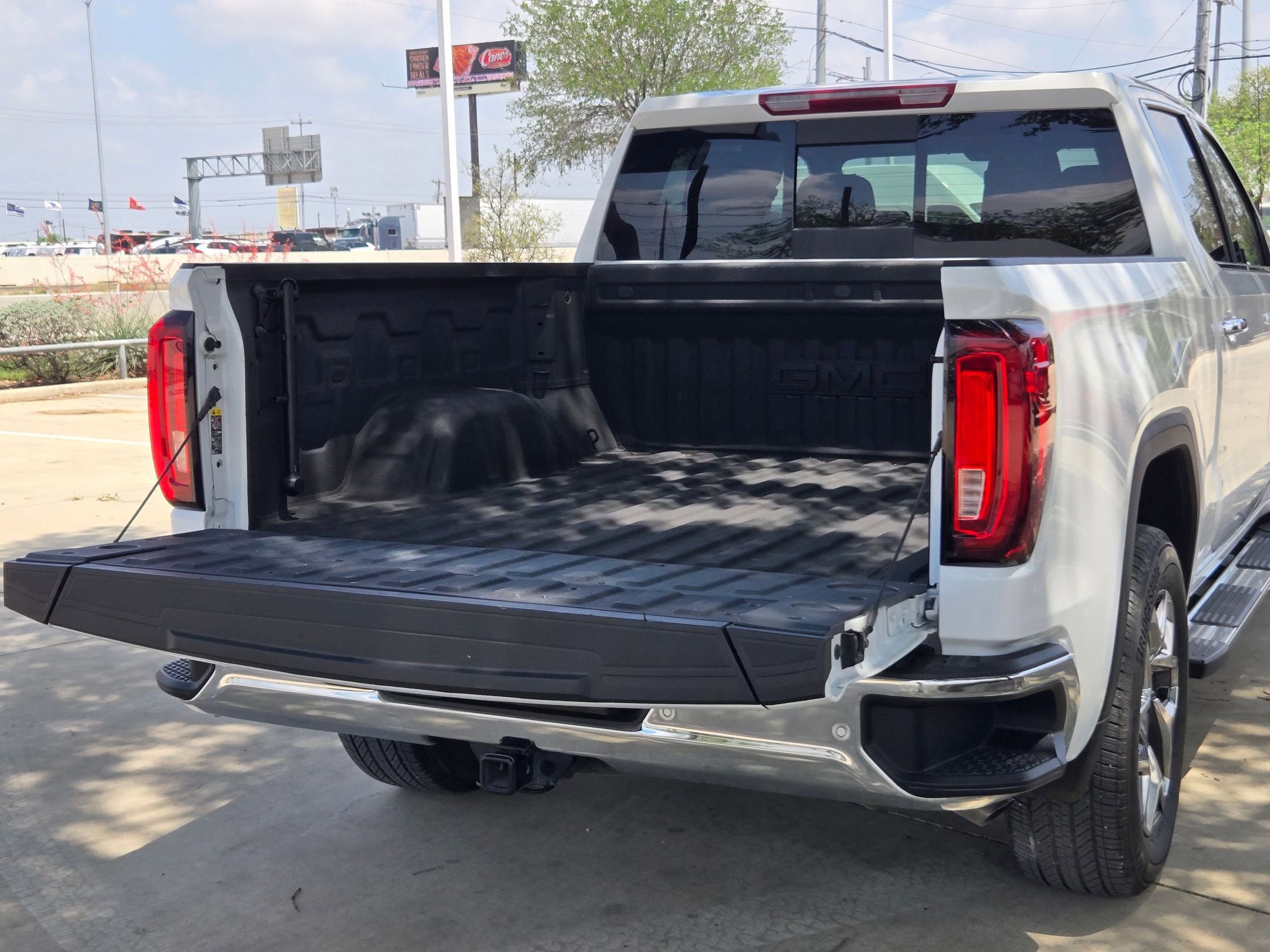 Certified 2024 GMC Sierra 1500 SLT RWD image 26
