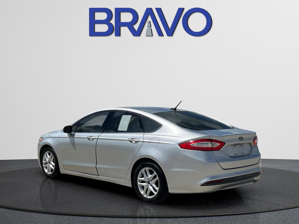 Used 2015 Ford Fusion SE image 8