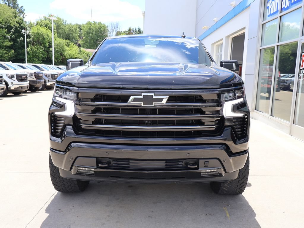 Used 2025 Chevrolet Silverado 1500 High Country w/ Midnight Edition AWD/4WD image 5