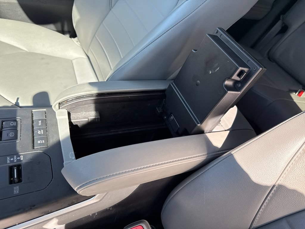 Used 2021 Toyota Highlander XLE AWD/4WD image 25