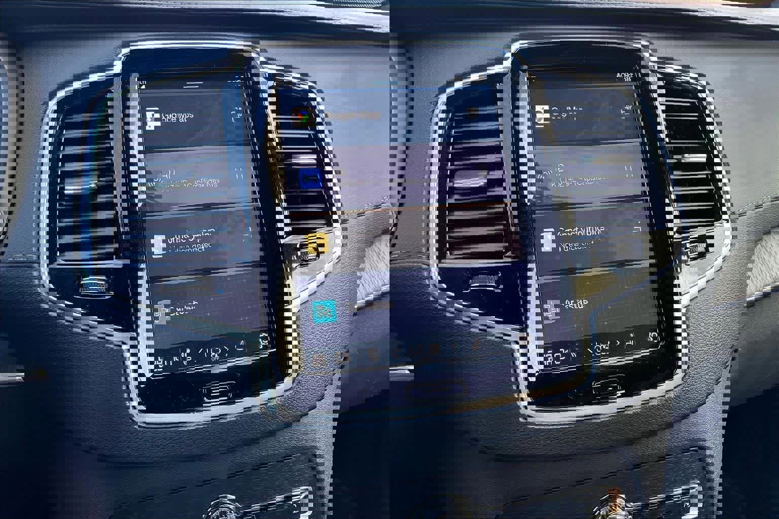 Used 2023 Volvo XC90 T8 Ultimate w/ Lounge Package image 36