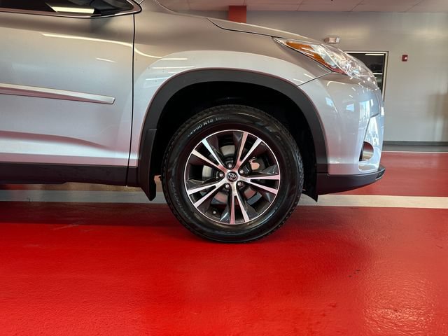 Certified 2019 Toyota Highlander Plus AWD/4WD image 12