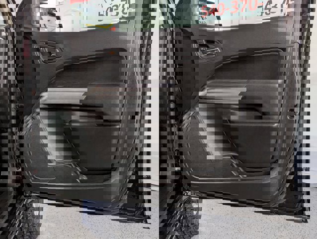 Used 2022 Chevrolet Colorado LT w/ LT Convenience Package image 21