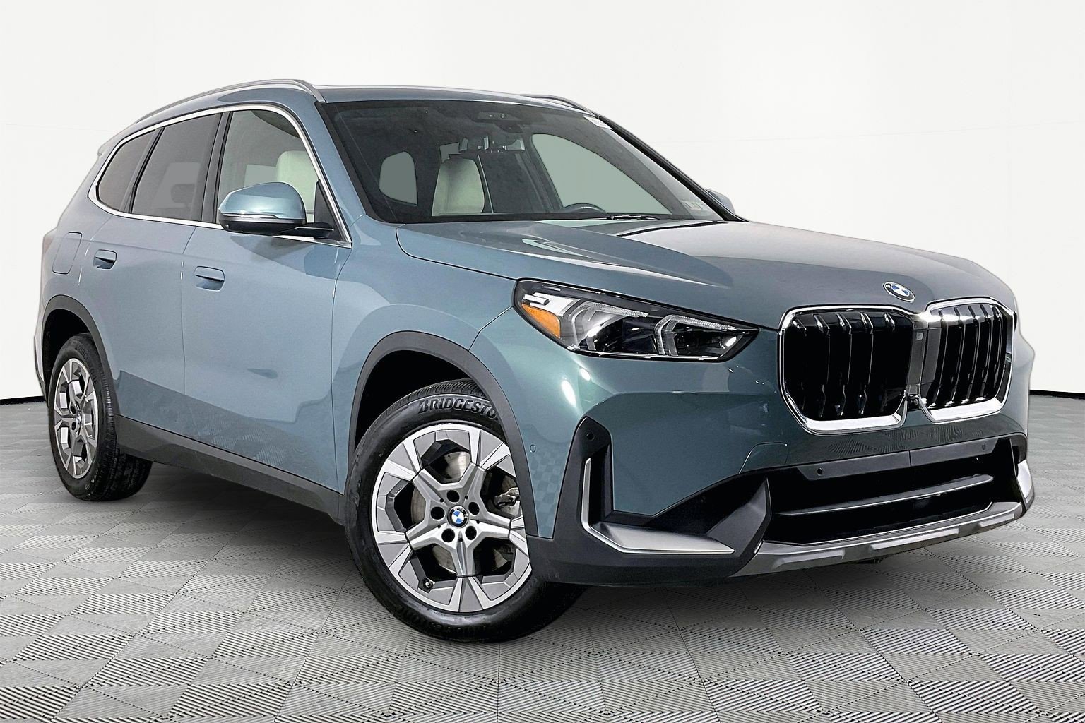 Certified 2023 BMW X1 xDrive28i w/ Premium Package AWD/4WD image 4