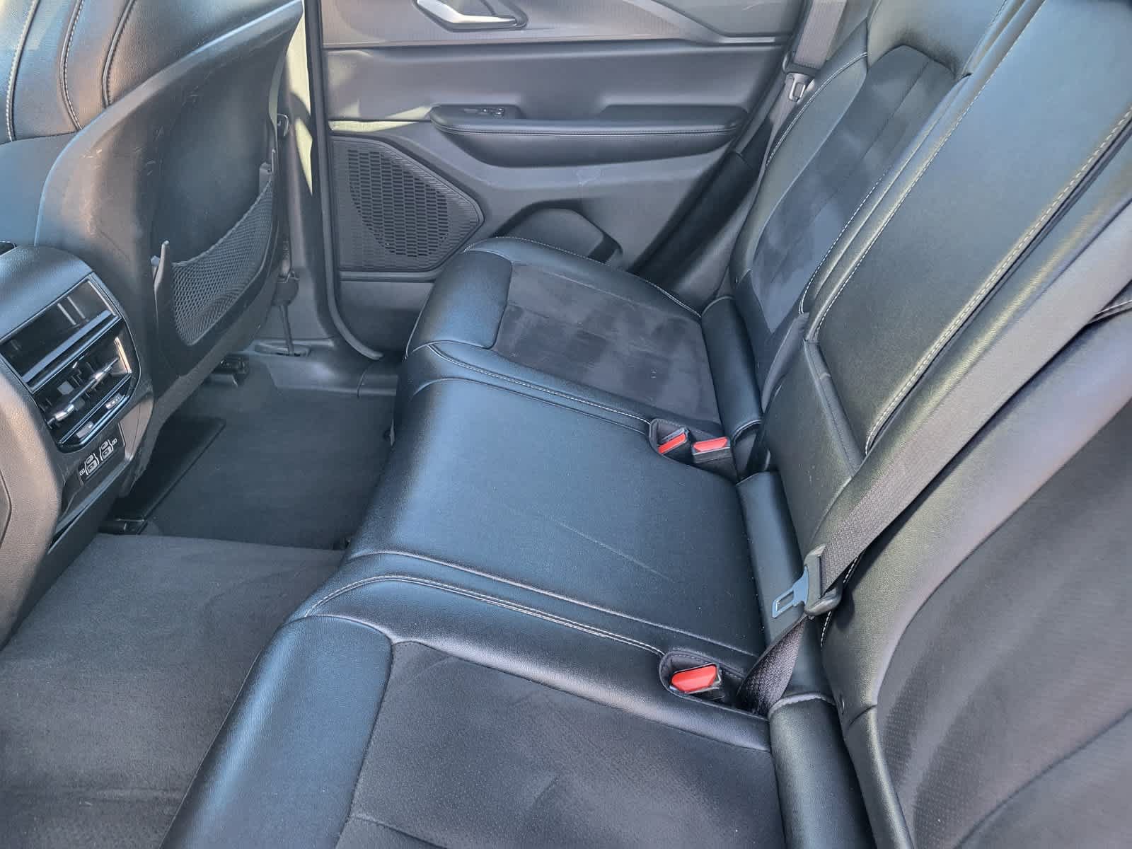 Used 2024 Jeep Grand Cherokee Altitude AWD/4WD image 27
