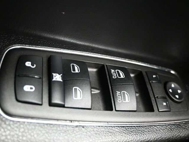 Used 2023 Chrysler 300 Touring image 30