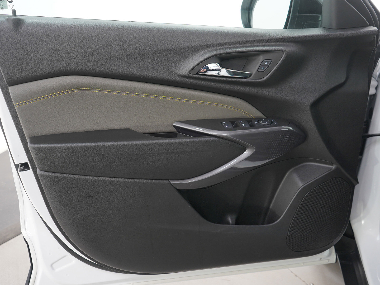 Used 2024 Chevrolet Trax ACTIV w/ Driver Confidence Package image 20