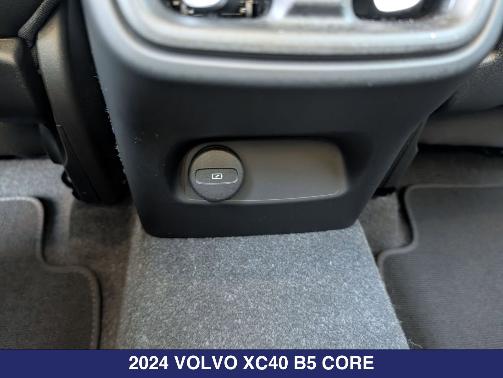 Used 2024 Volvo XC40 B5 Core AWD/4WD image 27