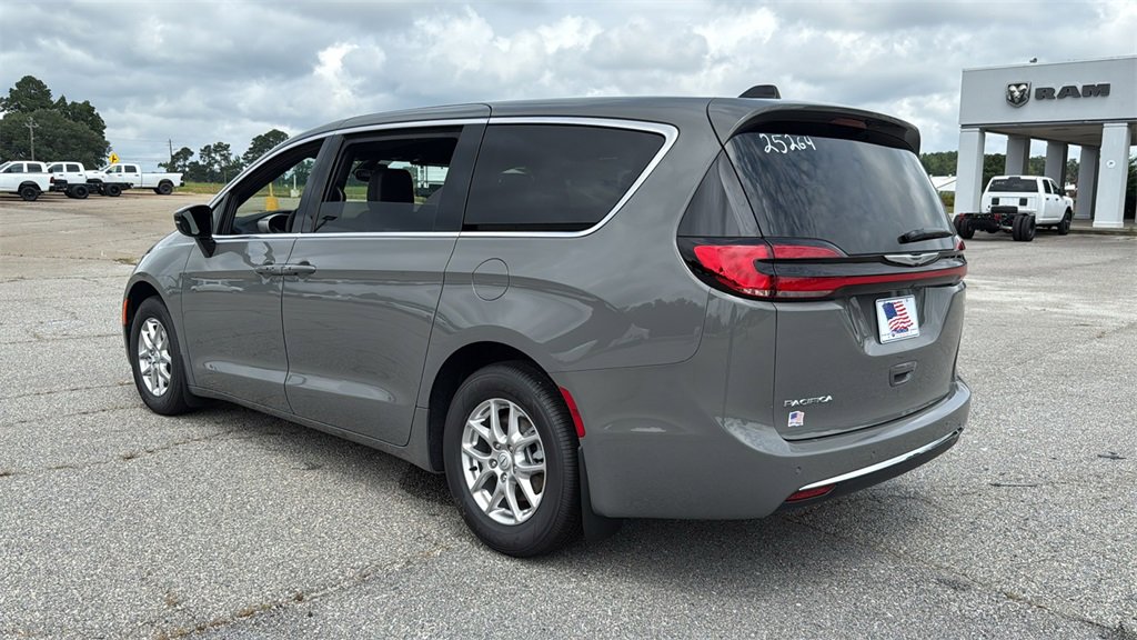 New 2025 Chrysler Pacifica Select image 5