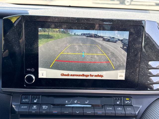 Used 2025 Toyota Camry SE w/ Convenience Package FWD image 30