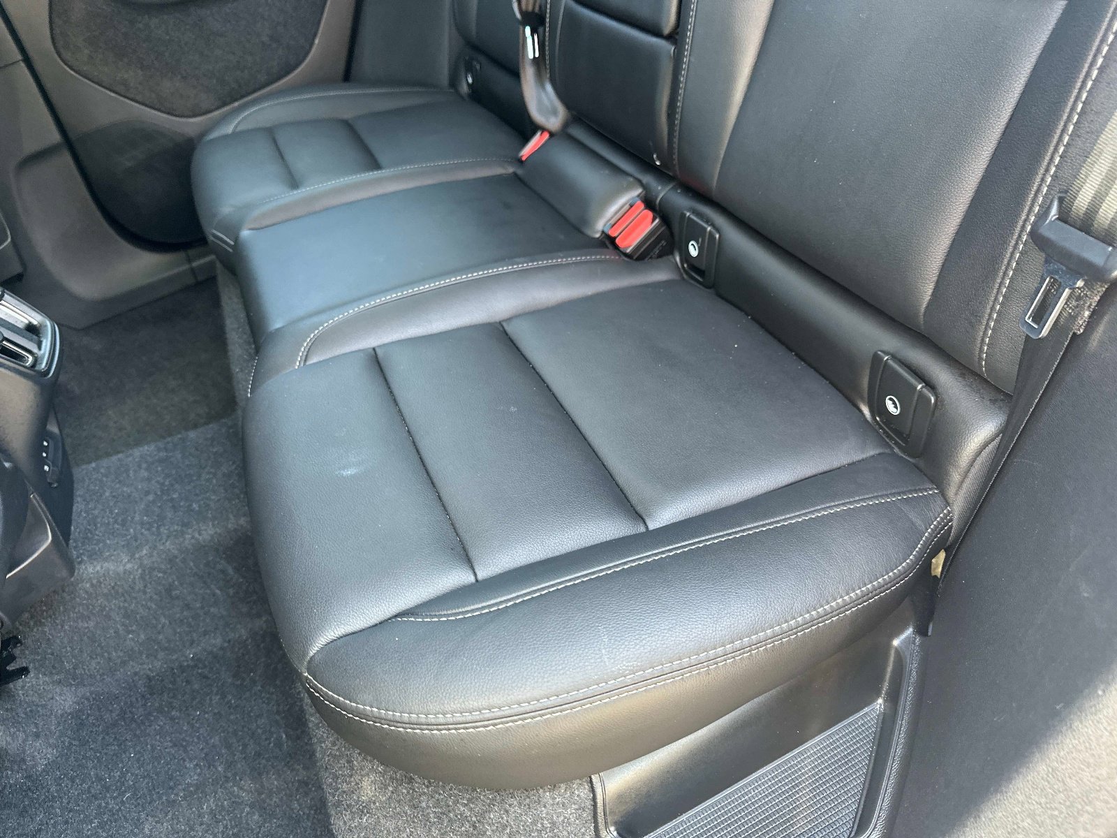 Certified 2025 Volvo XC40 B5 Core image 13