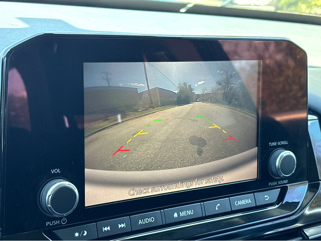 Used 2022 Nissan Pathfinder SV w/ SV Black Package image 28