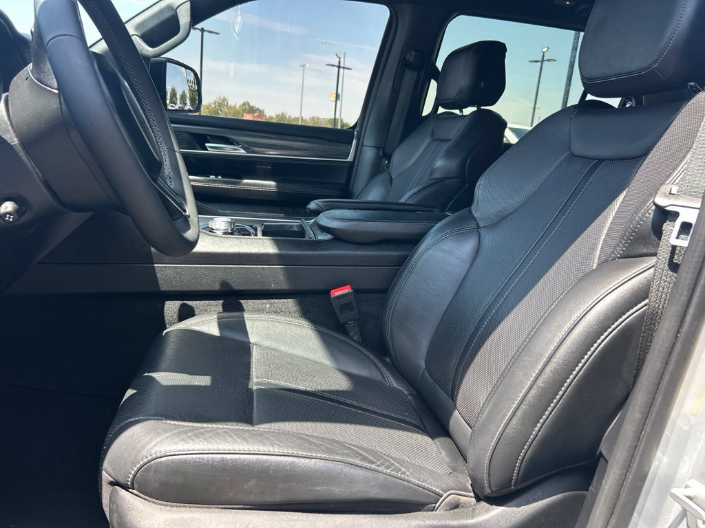Used 2023 Jeep Wagoneer Series II AWD/4WD image 15
