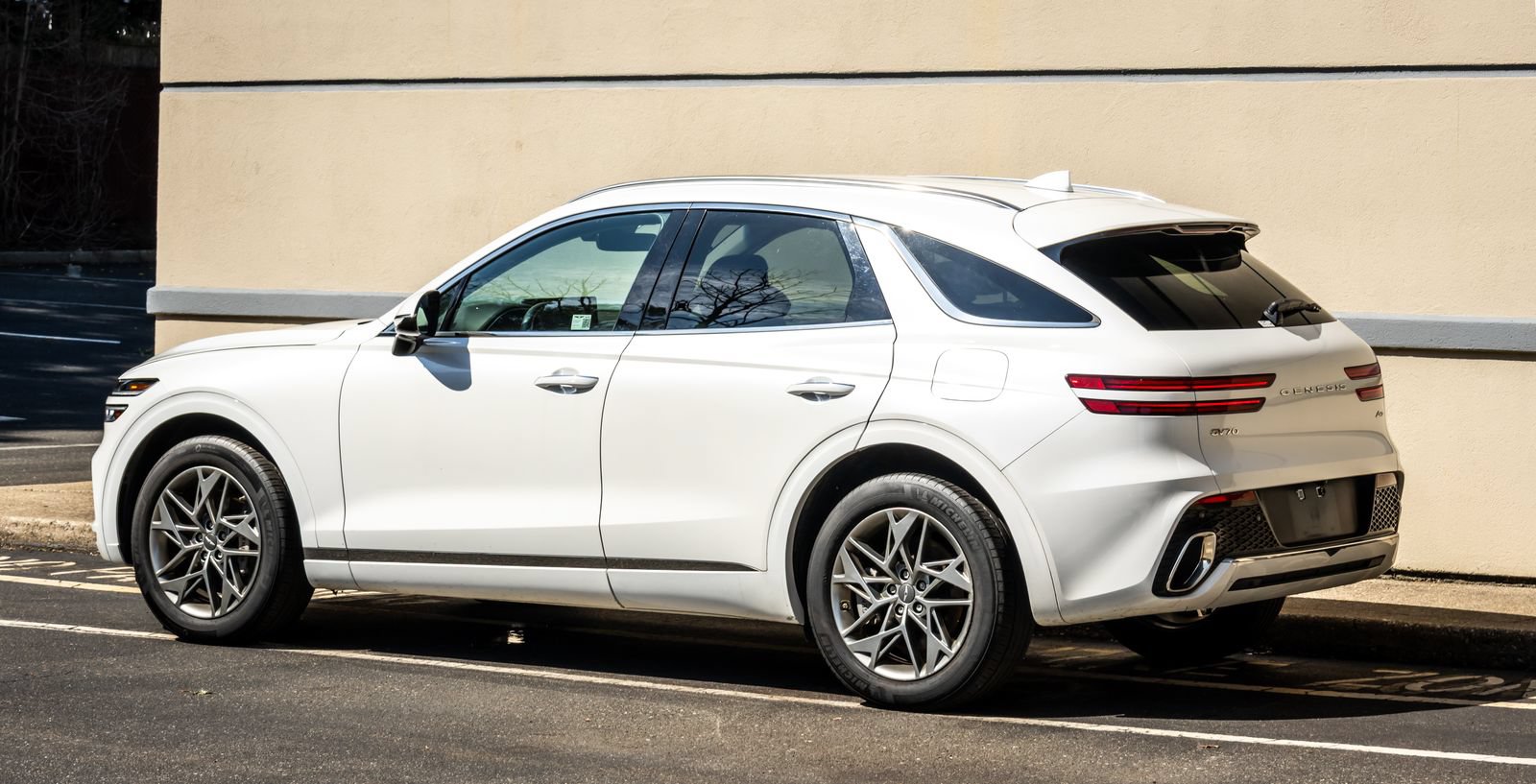 Used 2025 Genesis GV70 2.5T AWD/4WD image 5