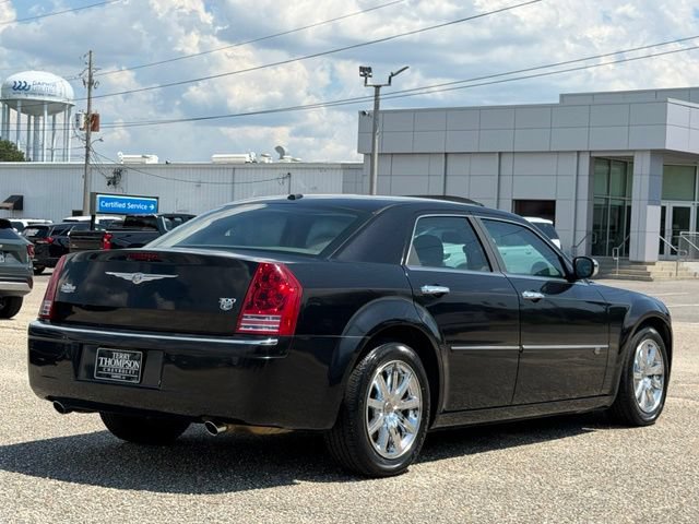 Used 2010 Chrysler 300 C RWD image 8