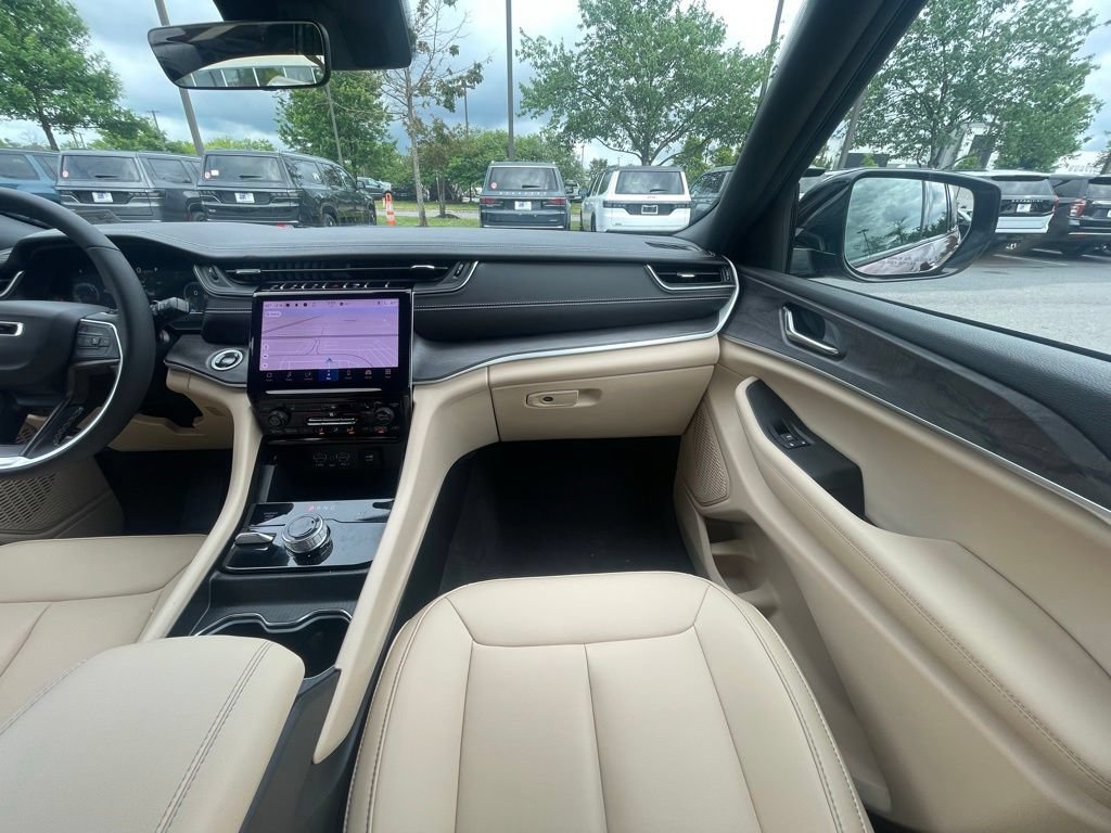 Certified 2025 Jeep Grand Cherokee Limited AWD/4WD image 20