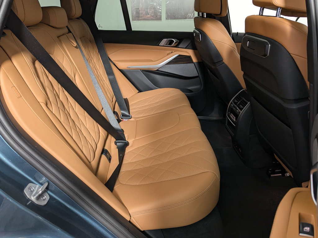 Certified 2024 BMW X5 xDrive50e w/ Premium Package AWD/4WD image 43