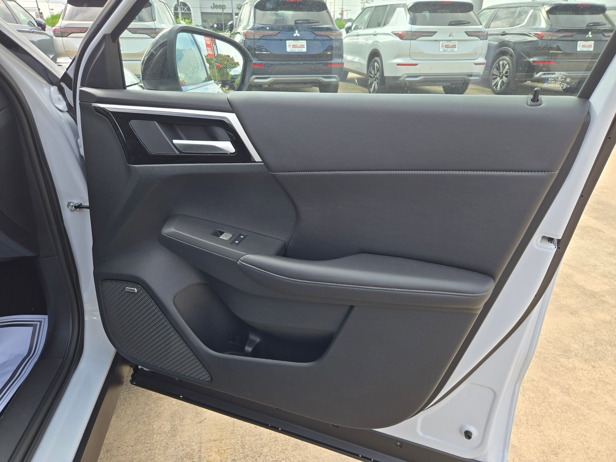New 2026 Mitsubishi Outlander LE AWD/4WD image 25
