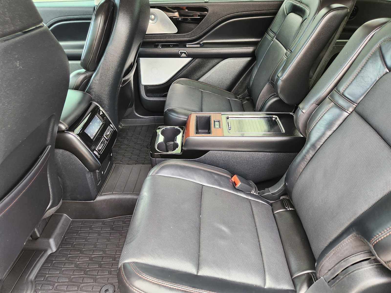 Used 2022 Lincoln Aviator Reserve w/ Equipment Group 201A AWD/4WD image 11