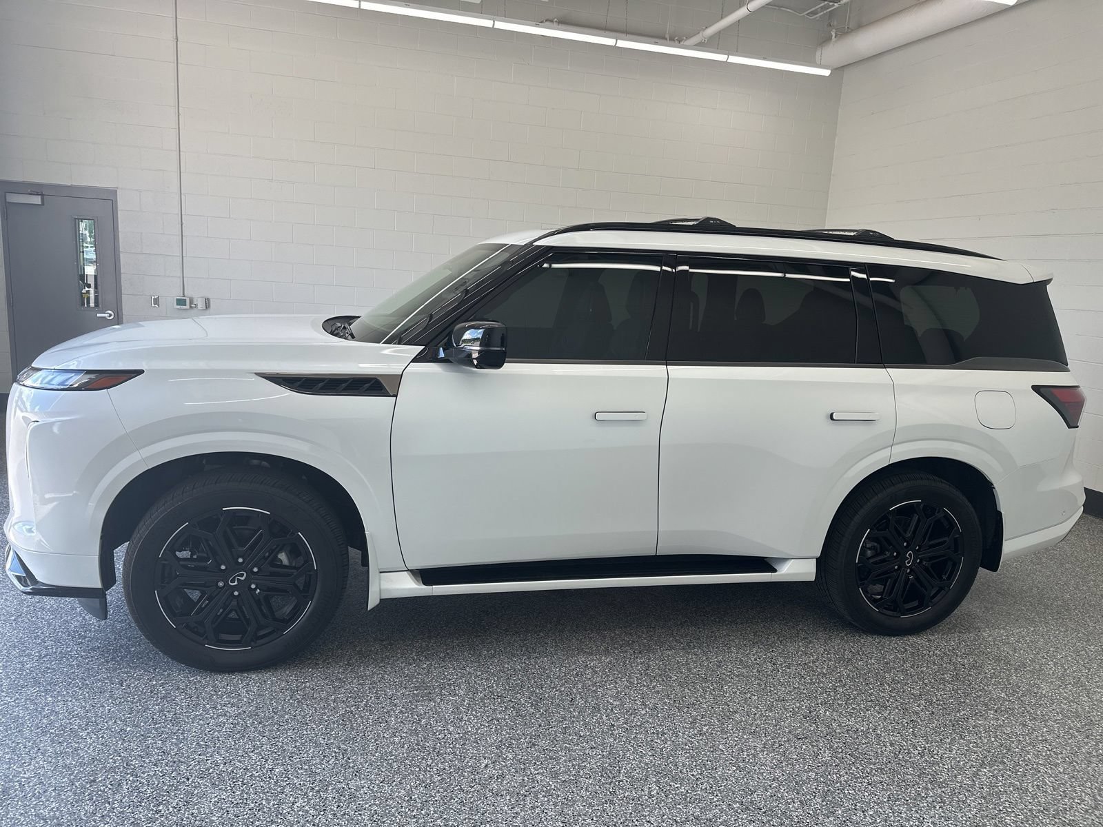 New 2026 INFINITI QX80 4WD image 6