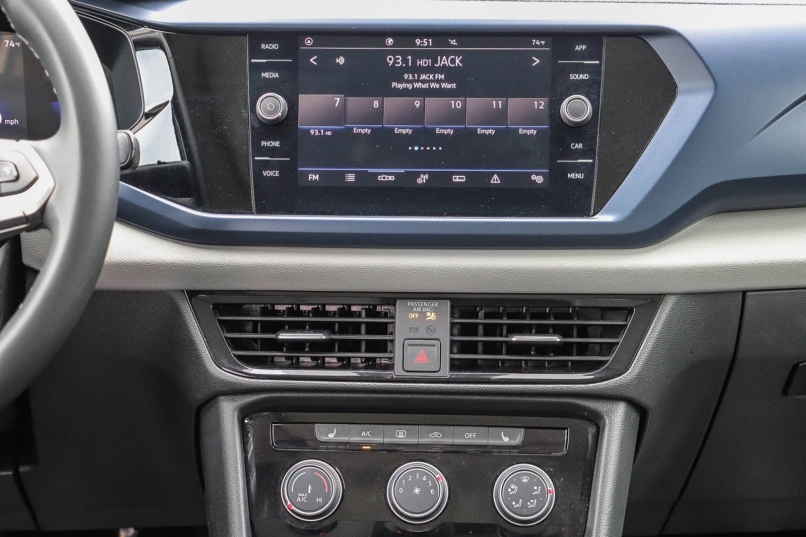 Used 2023 Volkswagen Taos SE w/ Panoramic Sunroof Package FWD image 15