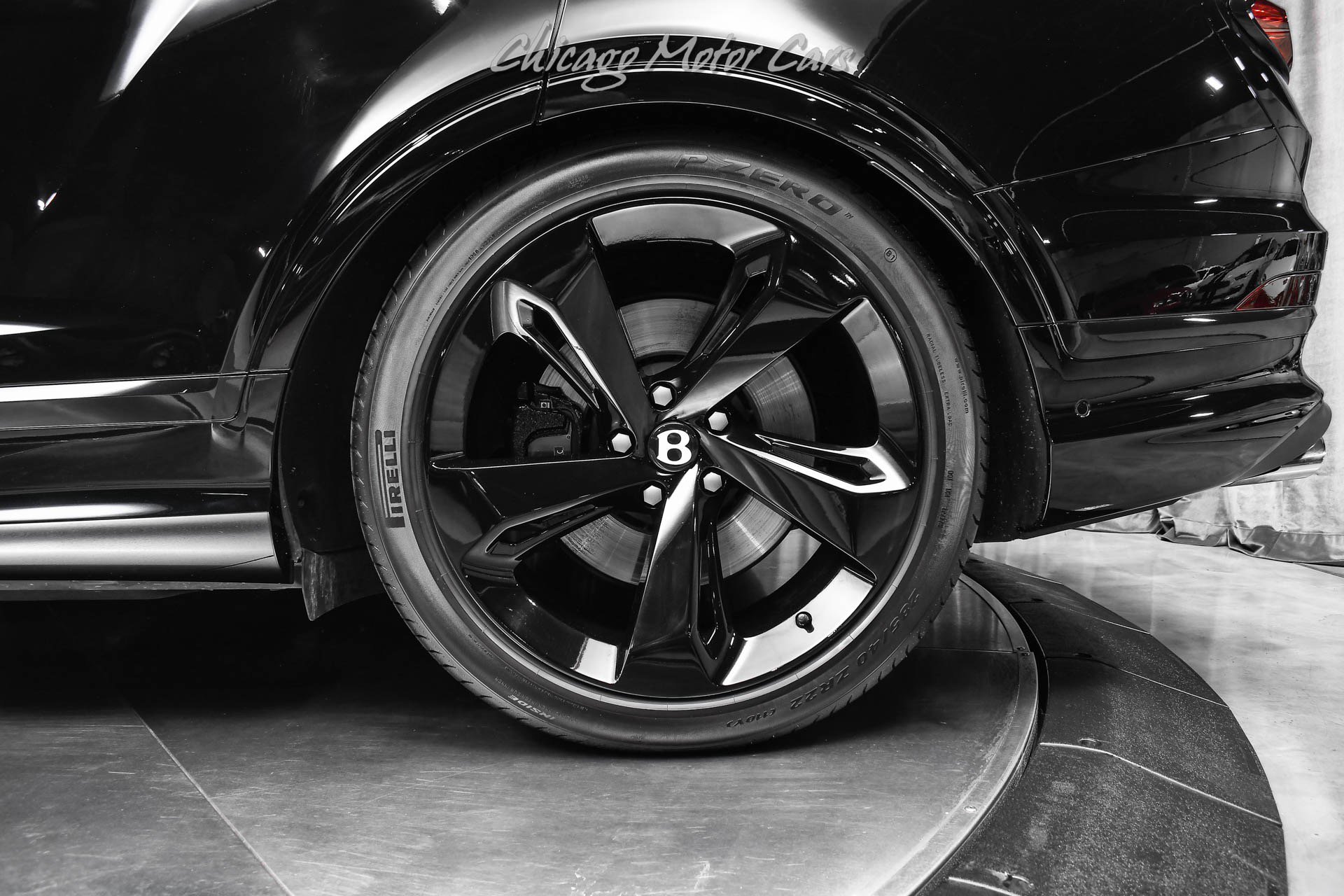 Used 2023 Bentley Bentayga Plug-In Hybrid image 52