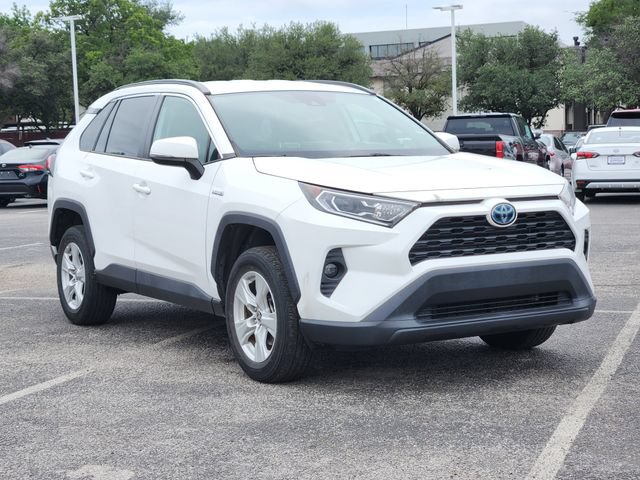 Used 2021 Toyota RAV4 XLE AWD/4WD image 2