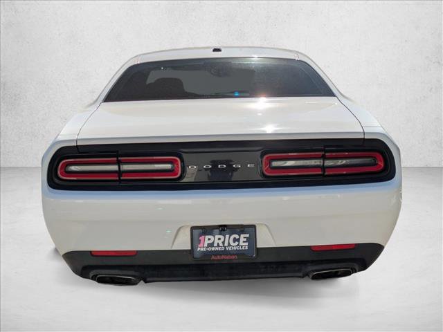 Used 2015 Dodge Challenger SXT image 6