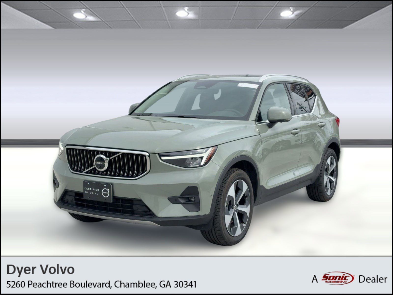 Certified 2025 Volvo XC40 B5 Plus image 1