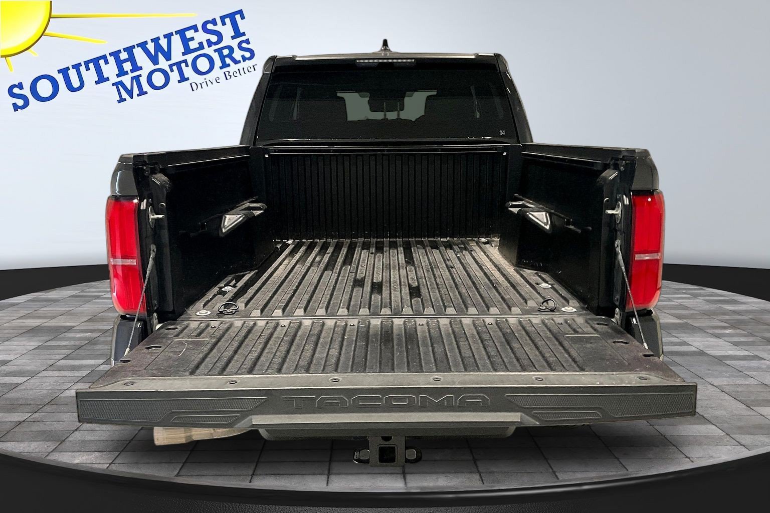 Used 2024 Toyota Tacoma SR5 AWD/4WD image 8