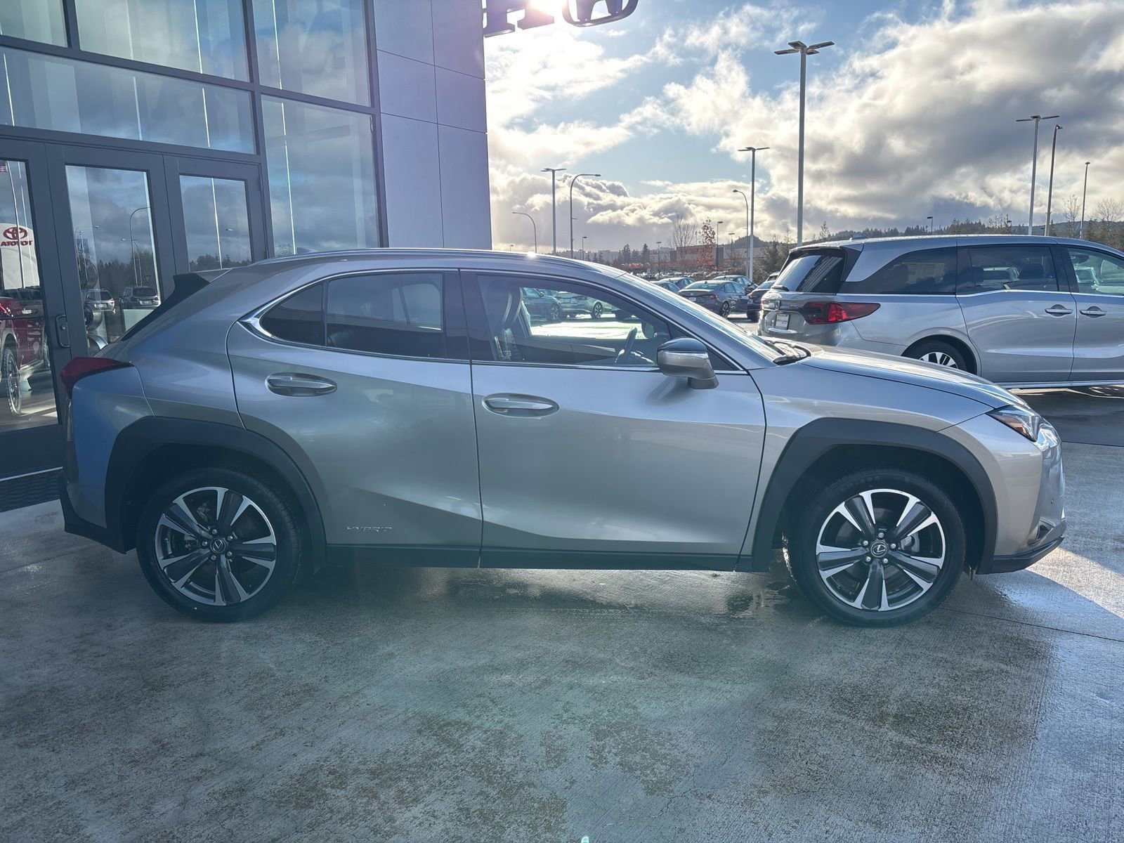 Used 2022 Lexus UX 250h w/ Accessory Package (Z2) image 4