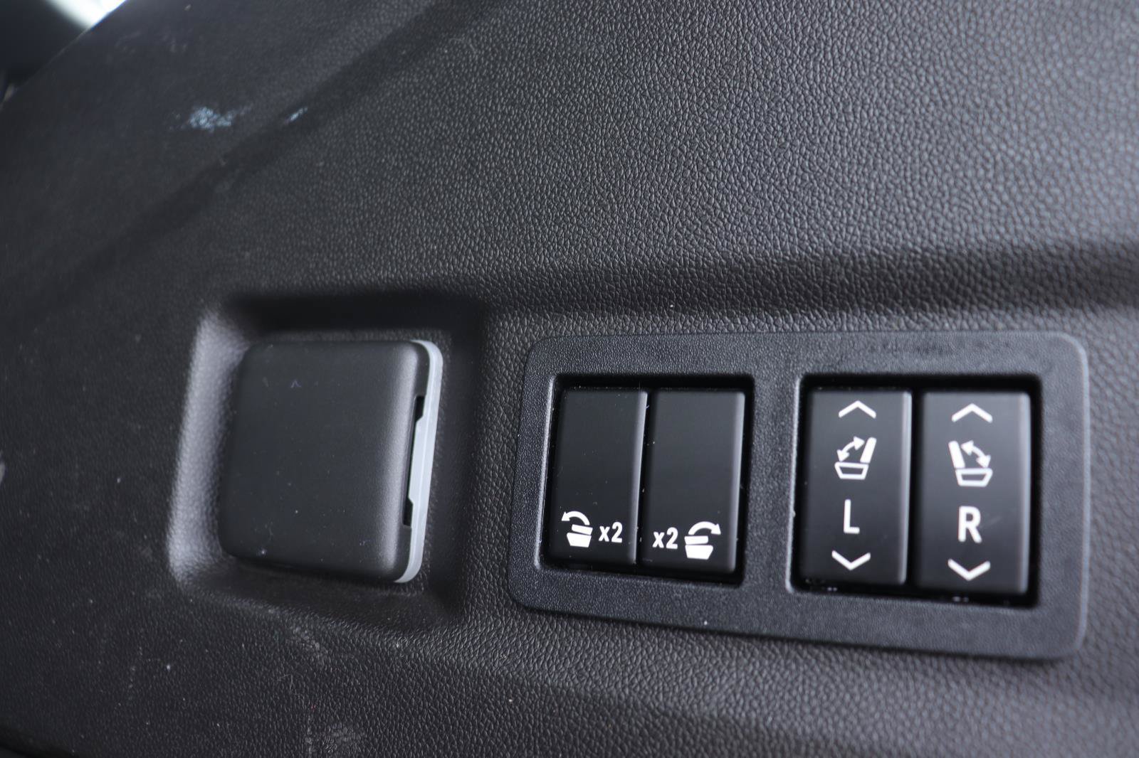 Used 2021 Chevrolet Tahoe High Country AWD/4WD image 18