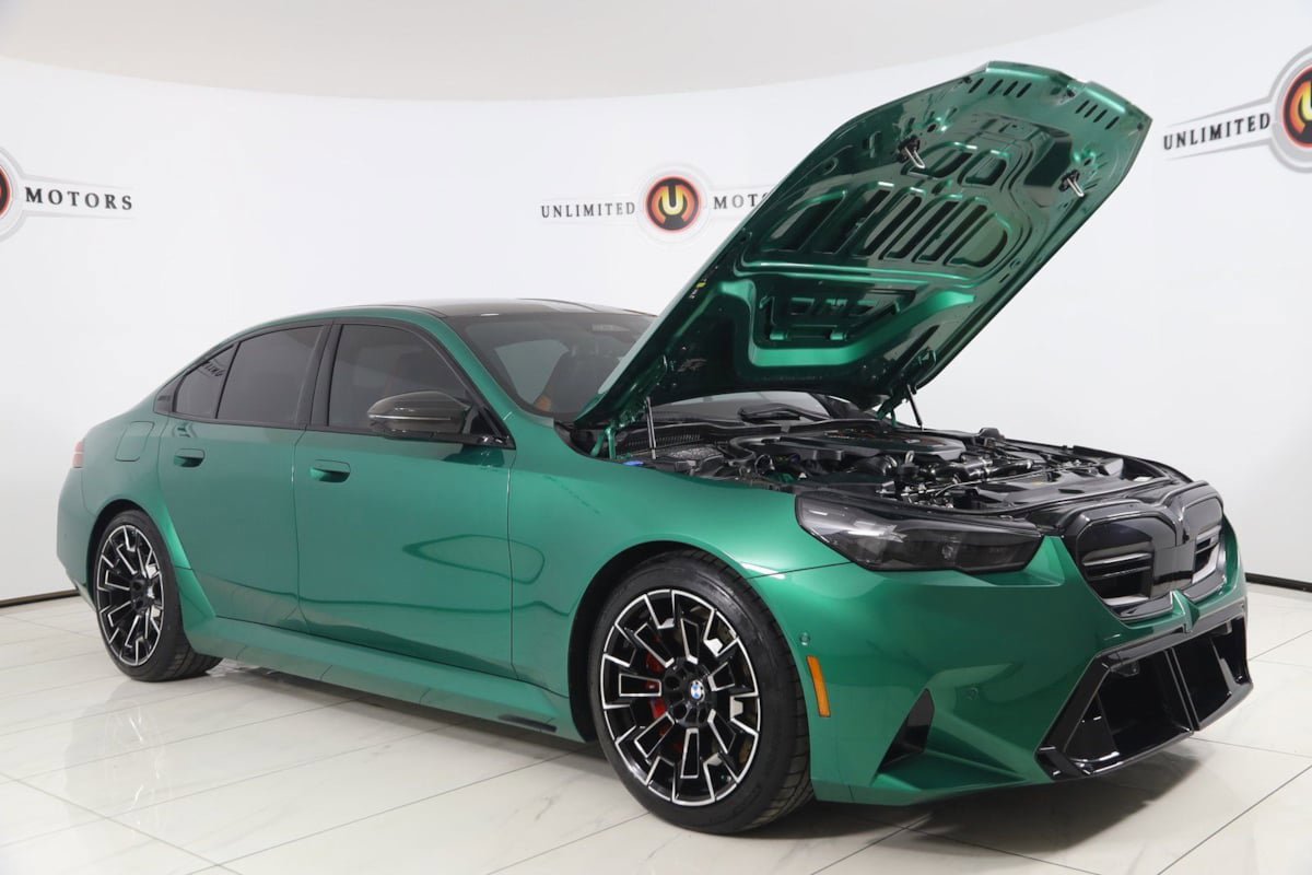 Used 2025 BMW M5 w/ Carbon Package image 29