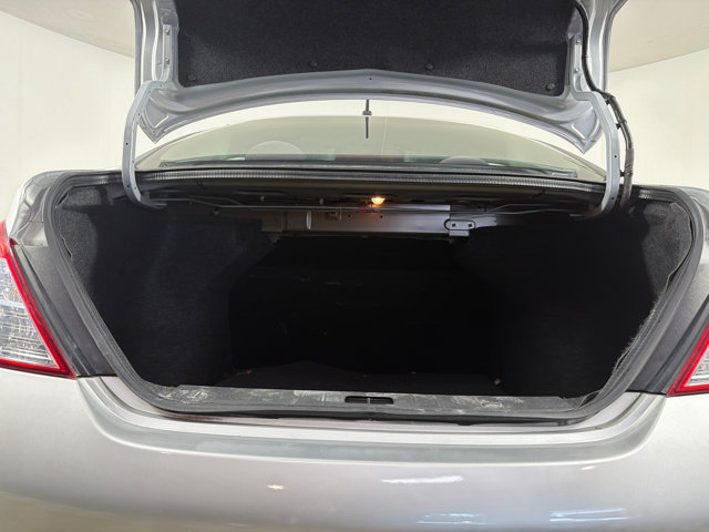 Used 2012 Nissan Versa SV FWD image 18