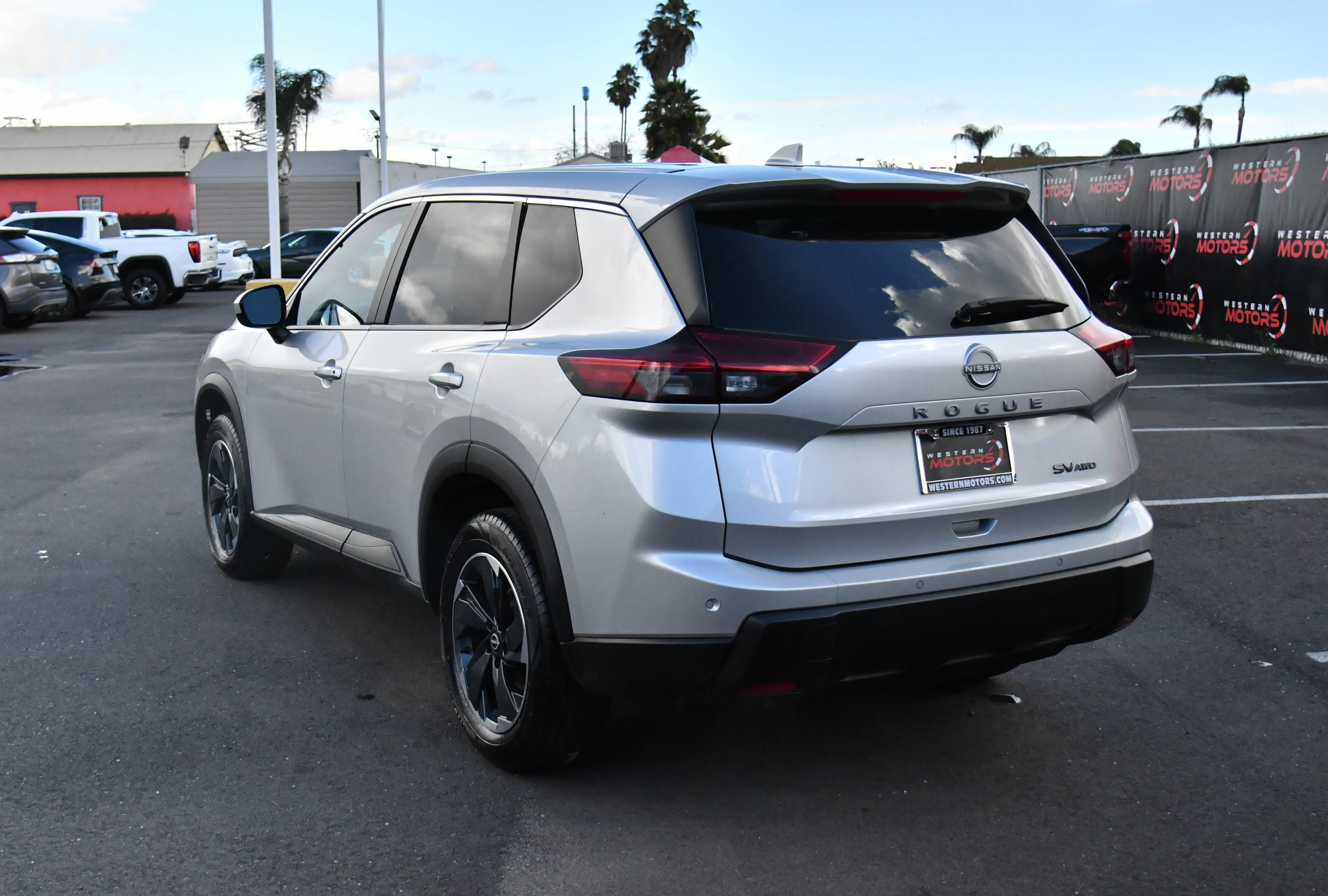 Used 2024 Nissan Rogue SV image 6
