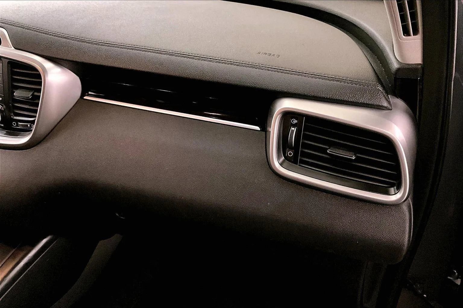 Used 2020 Kia Sorento S image 16