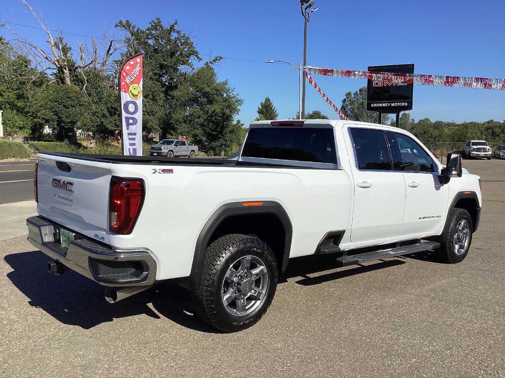 New 2026 GMC Sierra 2500 SLE w/ SLE Value Package; AWD/4WD image 7